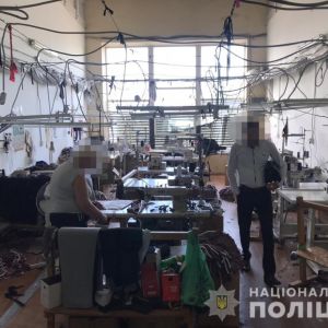 В Одесской области мигранты шили подделки на известные бренды в подпольном цеху (ФОТО)