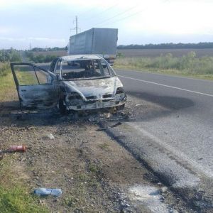 Под Измаилом на трассе полностью сгорел легковой автомобиль (ФОТО)