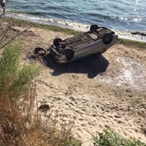 Легковушка упала с обрыва в Одессе (ФОТО)