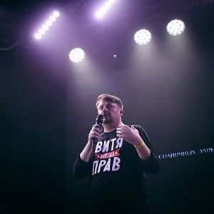 Кандидат от «Слуги народа» по югу области задолжал бюджету сотни тысяч гривен, но нашел деньги на агитационный фестиваль