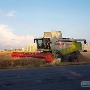 Уборочная кампания ранних зерновых и зернобобовых культур проходит во всех районах Одесской области