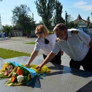 В Измаиле в День флота возложили цветы к памятникам морякам (ФОТО)