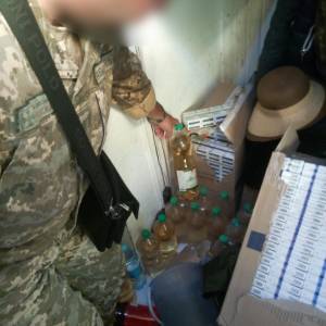 Измаильские пограничники на рынке обнаружили незаконную подакцизную продукцию