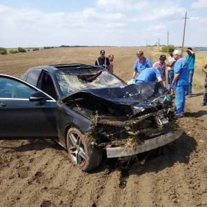 Трагедия на трассе под Одессой: водитель насмерть сбил двух человек на обочине