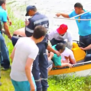 Судно со 150 туристами на борту затонуло в Колумбии (ФОТО, ВИДЕО)