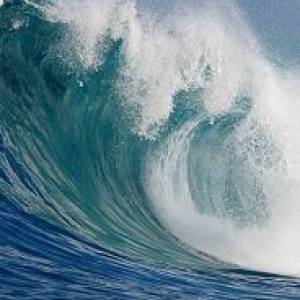 Под Одессой подростка накрыло волной и унесло в море: мальчика все еще ищут
