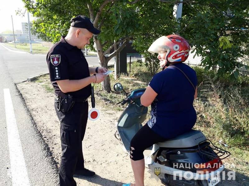 Полиция следит за соблюдением ПДД водителями мототранспорта Полиция следит за соблюдением ПДД водителями мототранспорта