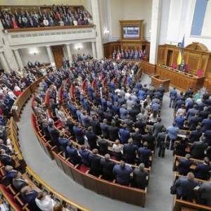 Парламент предварительно согласовал снятие депутатской неприкосновенности