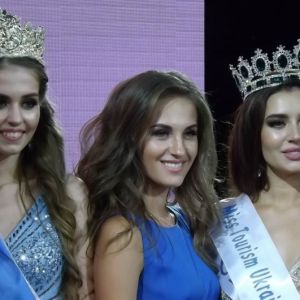 Девушка из Эстонии победила на конкурсе красоты в Одессе и получила корону весом 2,7 кг