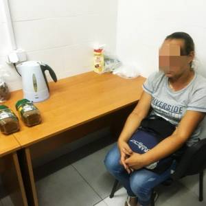 В Измаиле утром девушка попыталась украсть из "Таврии" три банки кофе (ФОТО)