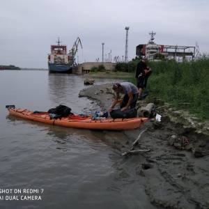 Пограничники Измаильского отряда на Дунае задержали каякеров из Нидерландов, которые «посетили» Рени, чтобы попить кофе