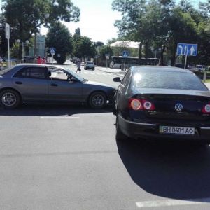 ДТП в Измаиле: на проспекте Суворова  Volkswagen не пропустил  Hyundai (ФОТО)